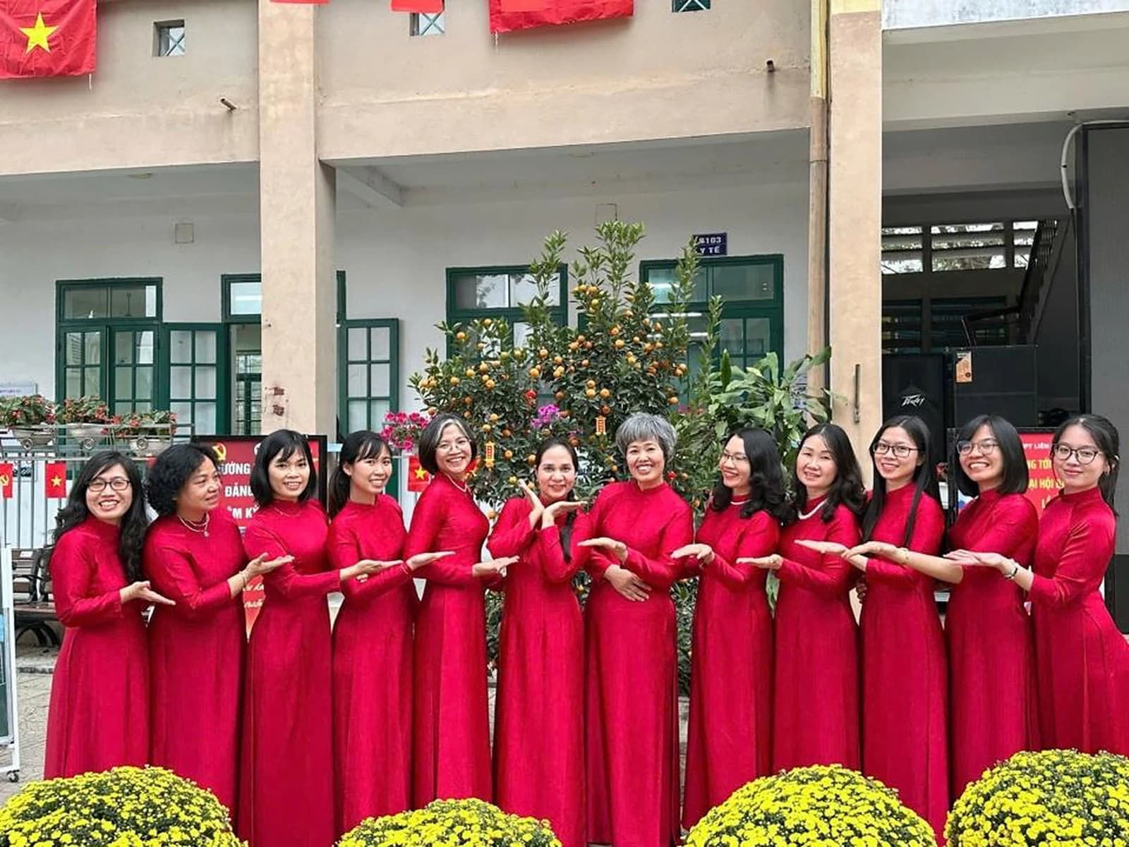 Tập thể Tổ Ngữ văn – Thể dục – Quốc phòng