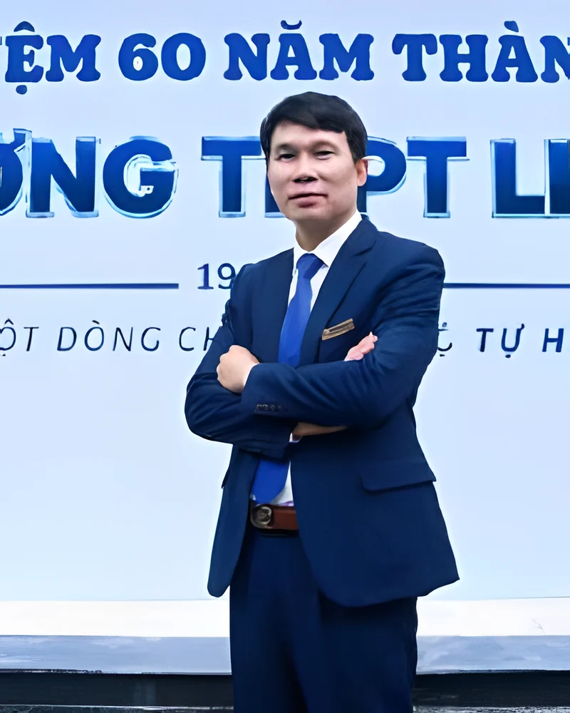 Chân dung Tổ trưởng Thầy Lê Văn Lưỡng